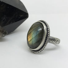 Load image into Gallery viewer, Labradorite Statement Ring