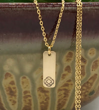 Load image into Gallery viewer, Vertical Celtic Knot Necklace