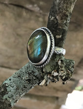 Load image into Gallery viewer, Labradorite Statement Ring